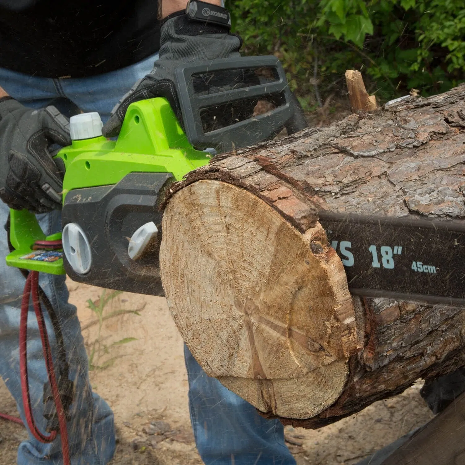 2400W Lightweigt Portable Corded Chain Saw Wood Cutting Tools Electric Chainsaw (ECS008)